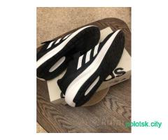 Кроссовки Adidas 39-40 размер