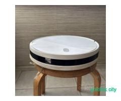 робот пылесос(нужна замена батареи)