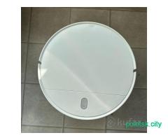 робот пылесос(нужна замена батареи)