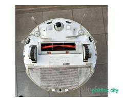 робот пылесос(нужна замена батареи)