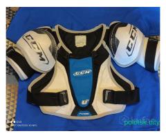 Нагрудник хоккейный.