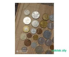 Лот монет разных стран.