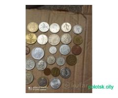 Лот монет разных стран.
