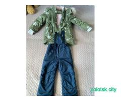 Продам зимний комбинезон для девочки