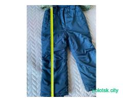 Продам зимний комбинезон для девочки