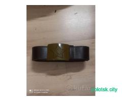 Военный ремень и фляжка.