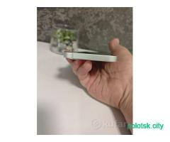 Apple iPhone 16e 256GB (белый)