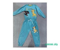 Продам костюм для девочки