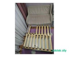 Диван с подушками