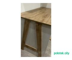 Рабочий стол с полками