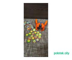 Укупорка пивных бутылок с крышками