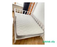 Кровать детская с матрасом и ящиком 140 на 200