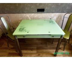 Стол со стульями