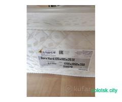 Матрас ортопедический ,средне жёсткий.