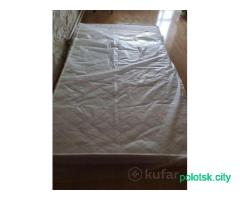 Матрас ортопедический ,средне жёсткий.