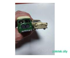 Продам .2 модельки . Газ21 и автобус.на донора или