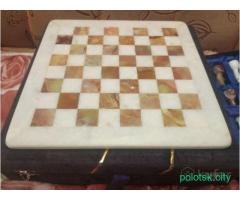 Шахматы из натурального камня.