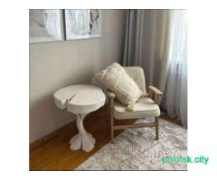 Столик кофейный деревянный