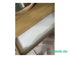 Туалетный столик и зеркало