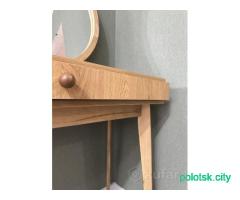 Туалетный столик и зеркало