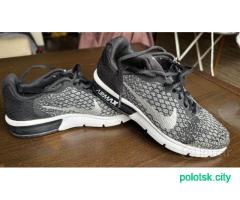 Кроссовки женские