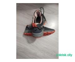 Кроссовки Asics.