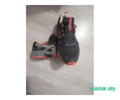 Кроссовки Asics.