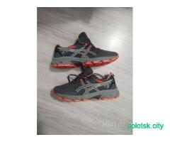 Кроссовки Asics.