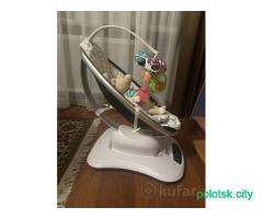 Электронное кресло качалка Moms Mama Roo 4.0